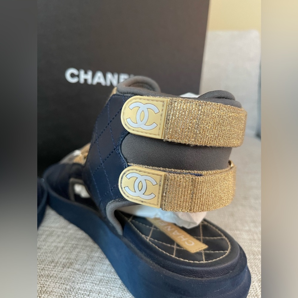 CHANEL 2021 Rubber Gladiator Sandals • Size 37.5 - Picture 9 of 16